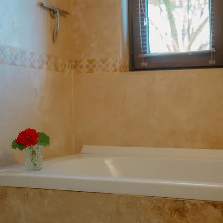 Limon, Cukurbag Peninsula-kas Βίλα Κας