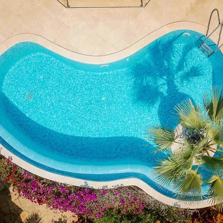 Limon, Cukurbag Peninsula-kas Βίλα