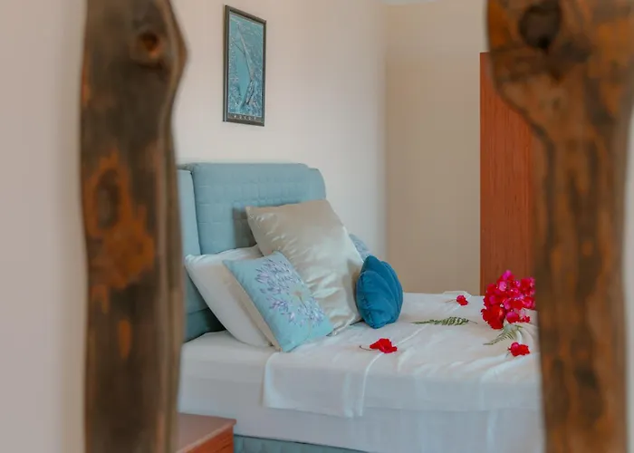 Limon, Cukurbag Peninsula-kas Villa